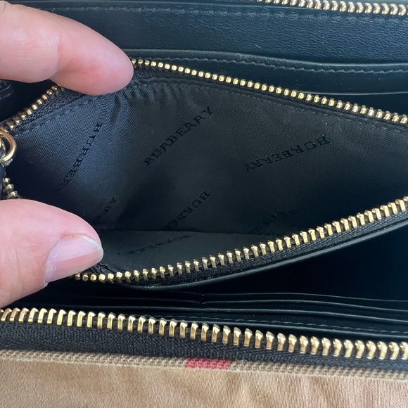 Burberry Elmore Wallet House Check
Derby Zip Around Black - Picture 4 of 9